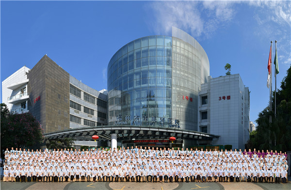 1623110199615359.jpg 二十周年大合影(含大楼整体)定稿_副本.jpg
