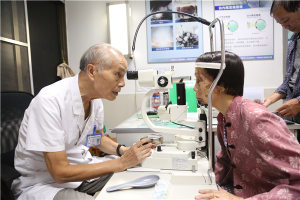 1629438265117598.jpg 福建省政协副主席杜源生一行走访慰问我院洪我象主任(4)_副本.jpg